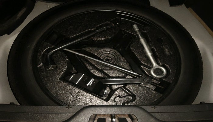 2015 Volvo XC 60 D4 KINETIC, Diesel, Automatic, 1,01,460 km, tyre