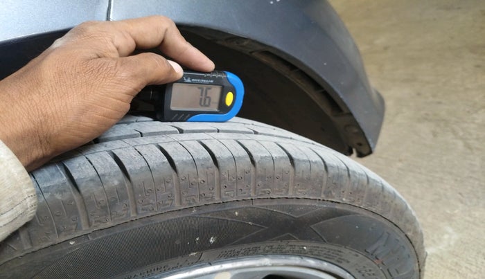 2017 Hyundai Grand i10 SPORTZ 1.2 KAPPA VTVT, CNG, Manual, 1,75,317 km, tyre