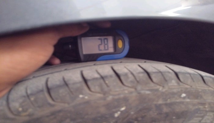 2017 Hyundai Grand i10 SPORTZ 1.2 KAPPA VTVT, CNG, Manual, 1,75,317 km, tyre