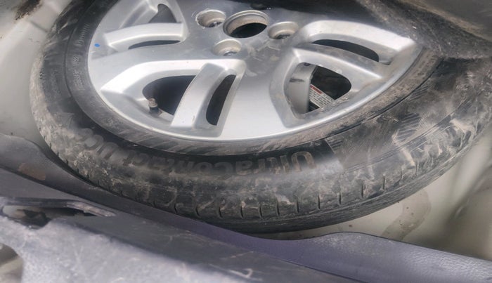 2014 Maruti Swift Dzire ZDI, Diesel, Manual, 2,75,873 km, tyre