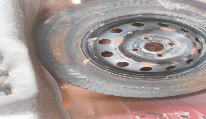 2011 Hyundai i10 MAGNA 1.2, Petrol, Manual, 1,26,813 km, tyre