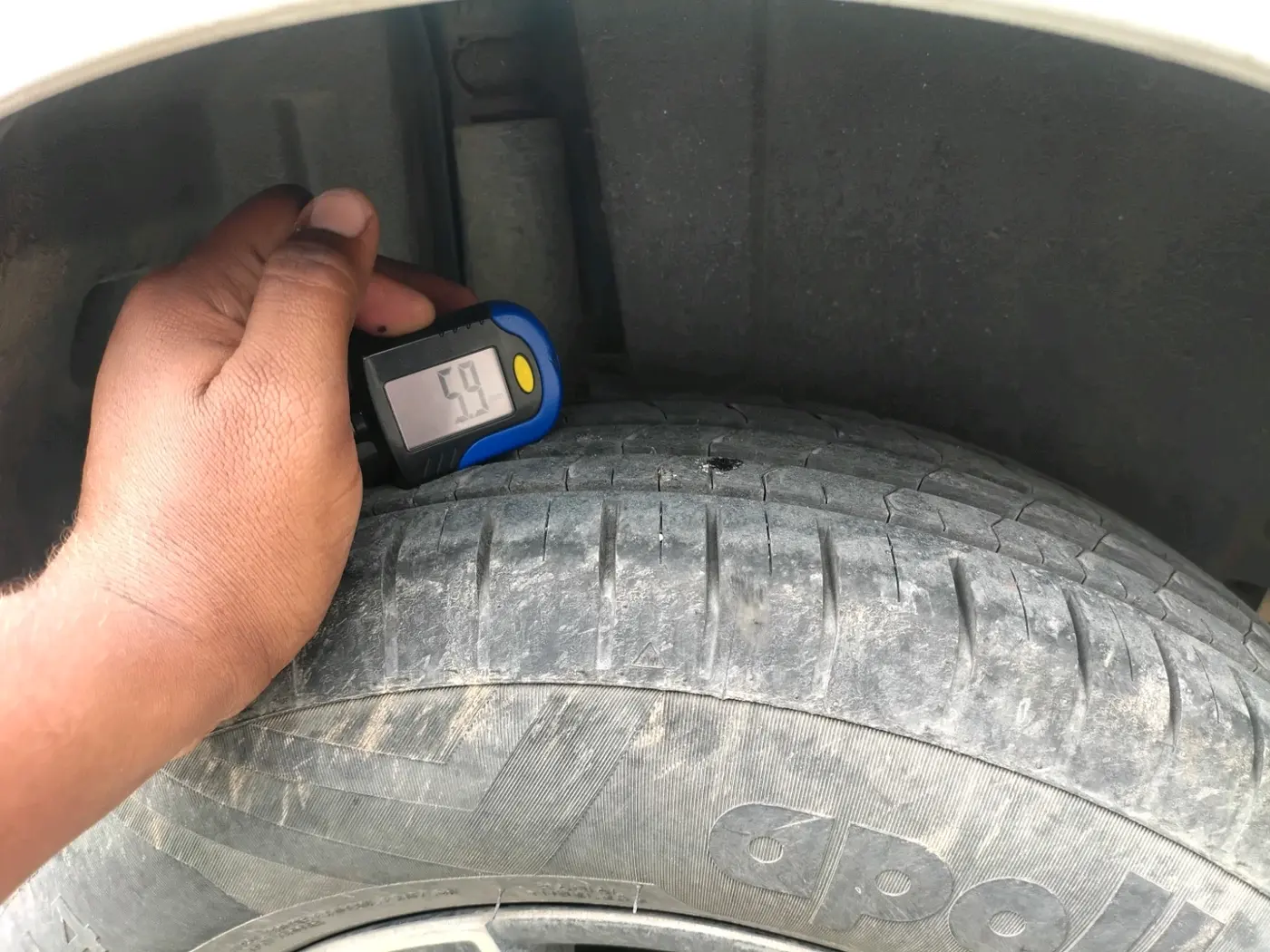2015 Maruti Swift VDI, Diesel, Manual, 1,21,002 km, tyre