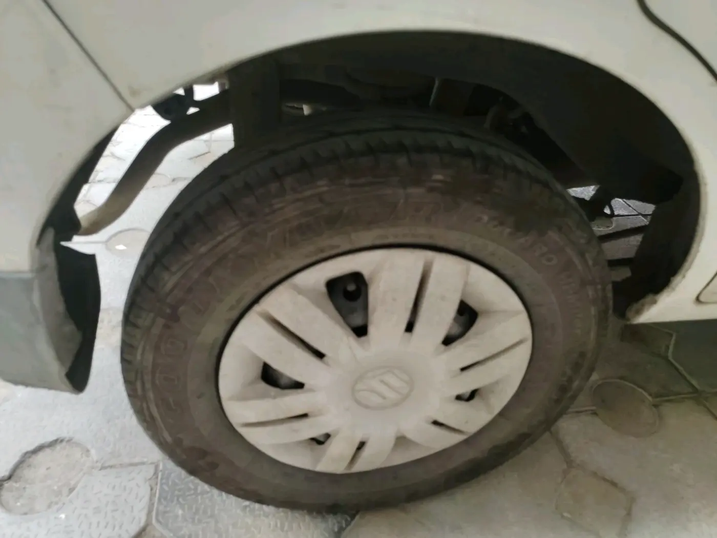 2016 Maruti Alto 800 LXI CNG, CNG, Manual, 2,17,321 km, tyre