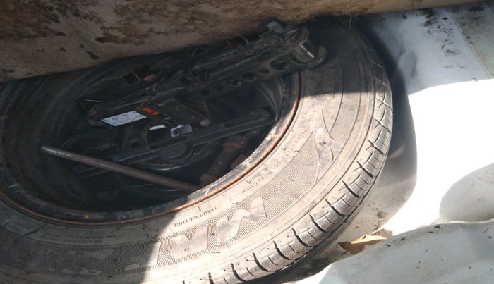 2017 Ford Figo Aspire TITANIUM 1.2 PETROL, Petrol, Manual, 68,988 km, tyre