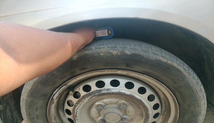 2015 Honda Amaze 1.5L I-DTEC E, Diesel, Manual, 2,84,032 km, tyre