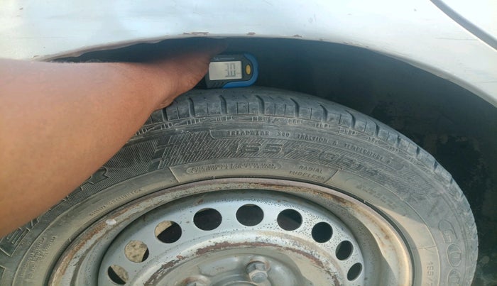 2015 Honda Amaze 1.5L I-DTEC E, Diesel, Manual, 2,84,032 km, tyre