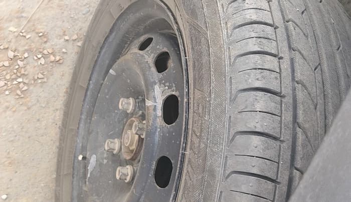 2016 Mahindra Kuv100 K4 6 STR, Petrol, Manual, 1,18,884 km, tyre