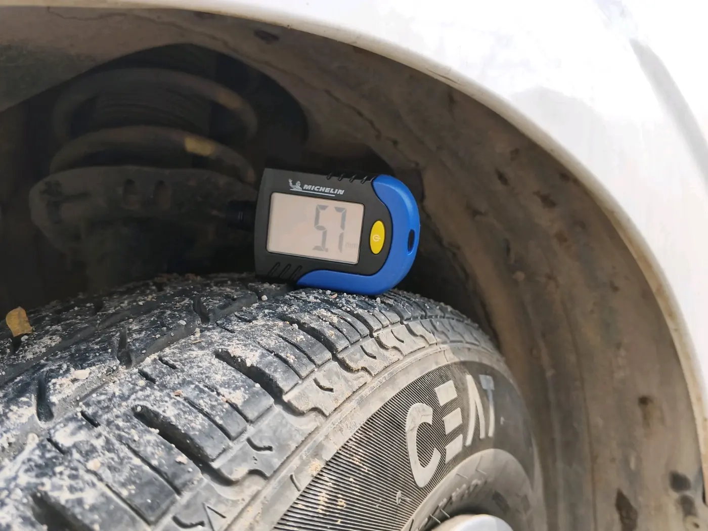 2022 Hyundai AURA S 1.2 CNG, CNG, Manual, 1,25,324 km, tyre