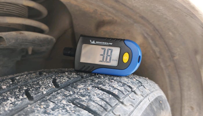 2022 Hyundai AURA S 1.2 CNG, CNG, Manual, 1,25,324 km, tyre