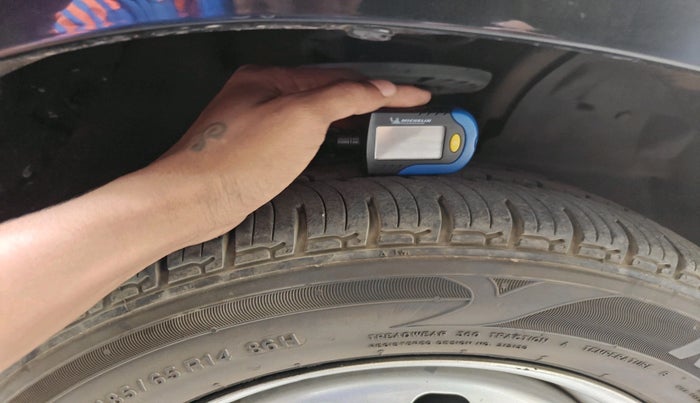 2016 Mahindra Kuv100 K2 6 STR, Petrol, Manual, 43,528 km, tyre