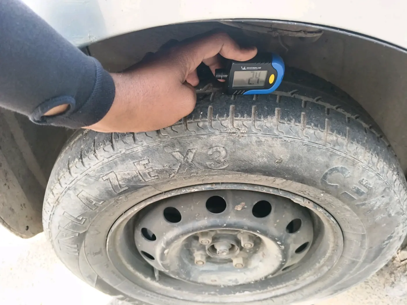 2011 Maruti Swift Dzire LXI, CNG, Manual, 81,668 km, tyre