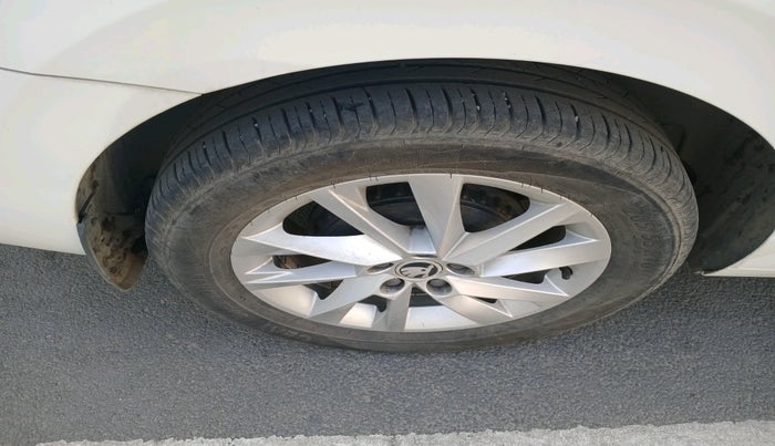 2022 Skoda SLAVIA AMBITION 1.0L TSI MT, Petrol, Manual, 23,157 km, tyre