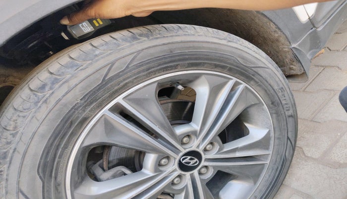 2017 Hyundai Creta SX PLUS AT 1.6 DIESEL, Diesel, Automatic, 1,80,579 km, tyre