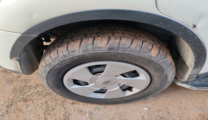 2017 Mahindra XUV500 W6, Diesel, Manual, 1,81,904 km, tyre