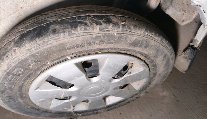 2010 Maruti Wagon R 1.0 LXI, CNG, Manual, 98,000 km, tyre