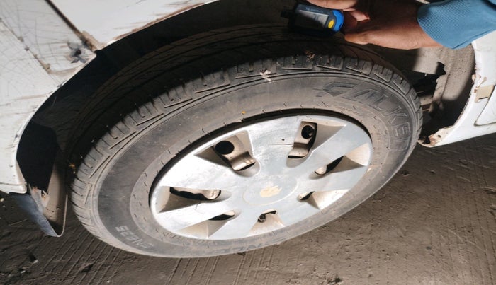 2010 Maruti Wagon R 1.0 LXI, CNG, Manual, 98,000 km, tyre