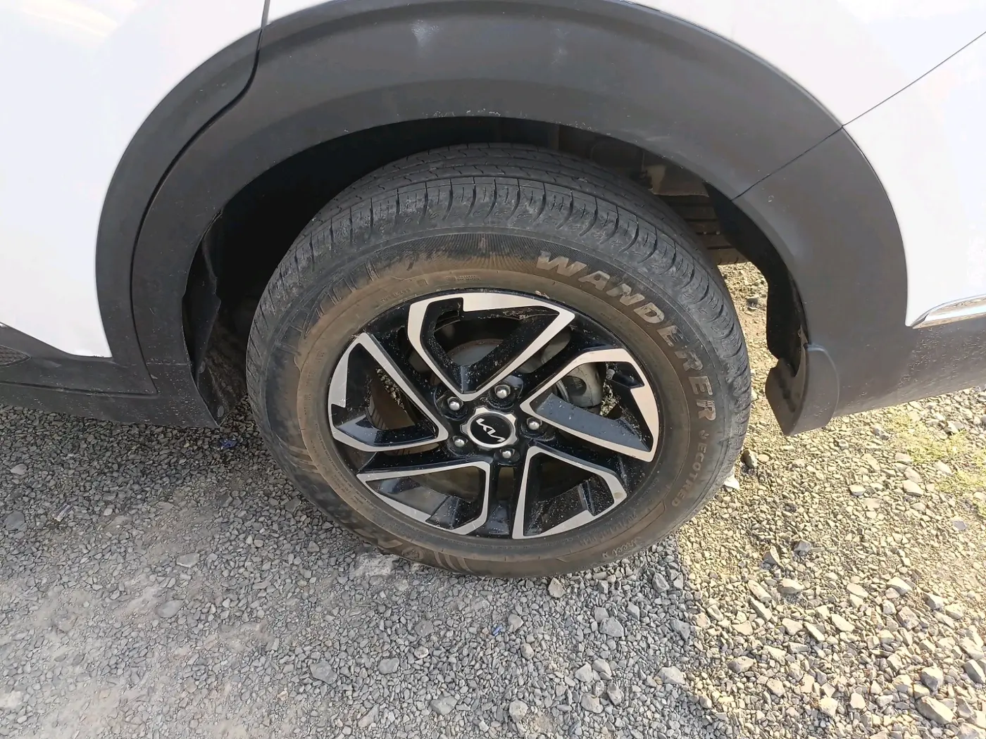 2022 KIA CARENS PRESTIGE PLUS 1.4 PETROL 7 STR, Petrol, Manual, 19,807 km, tyre