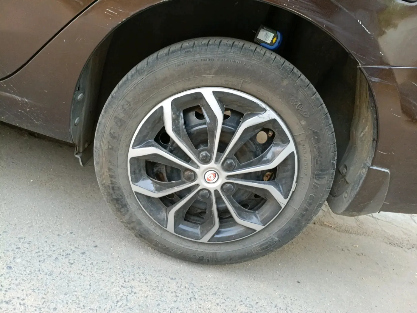 2016 Maruti Ciaz VXI+, Petrol, Manual, 1,10,328 km, tyre