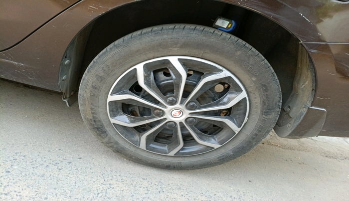 2016 Maruti Ciaz VXI+, Petrol, Manual, 1,10,328 km, tyre