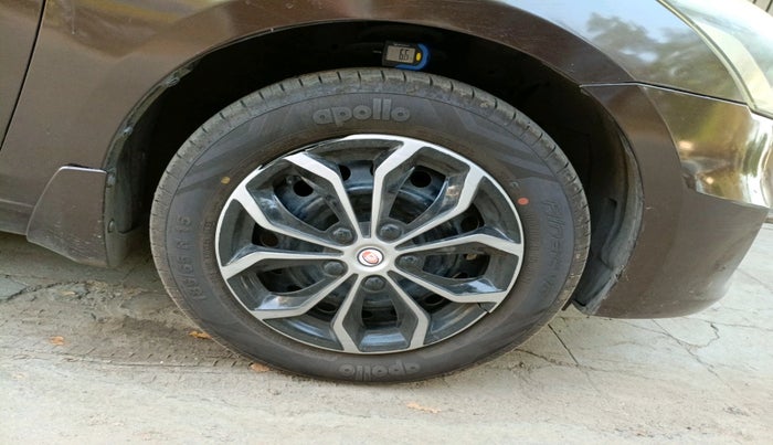 2016 Maruti Ciaz VXI+, Petrol, Manual, 1,10,328 km, tyre