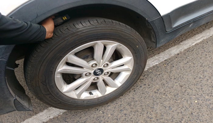 2016 Hyundai Creta SX 1.6 DIESEL, Diesel, Manual, 1,74,974 km, tyre