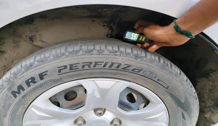 2013 Ford Ecosport AMBIENTE 1.5L DIESEL, Diesel, Manual, 1,08,203 km, tyre