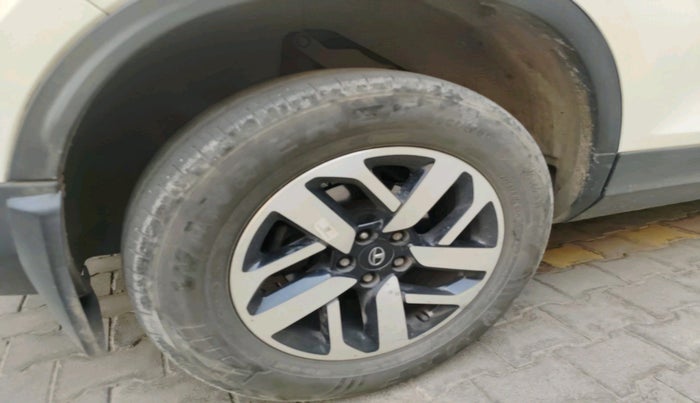 2023 Tata Harrier XZA PLUS 2.0L, Diesel, Automatic, 55,004 km, tyre