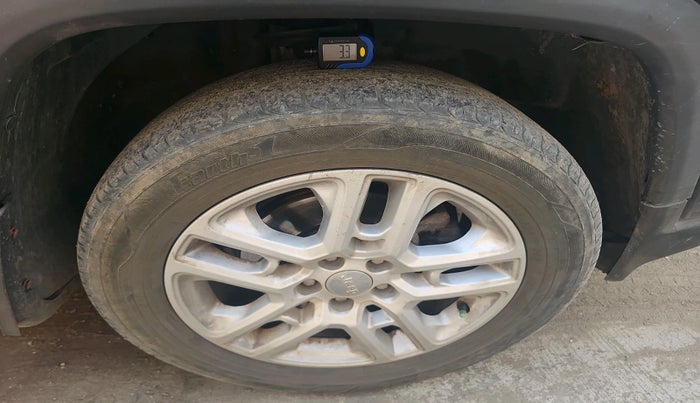 2017 Jeep Compass LIMITED (O) 2.0 DIESEL 4X4, Diesel, Manual, 1,03,937 km, tyre