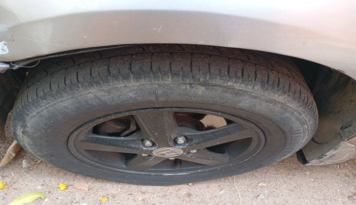 2006 Honda Accord 2.4L VTI-L AT, Petrol, Automatic, 1,77,829 km, tyre