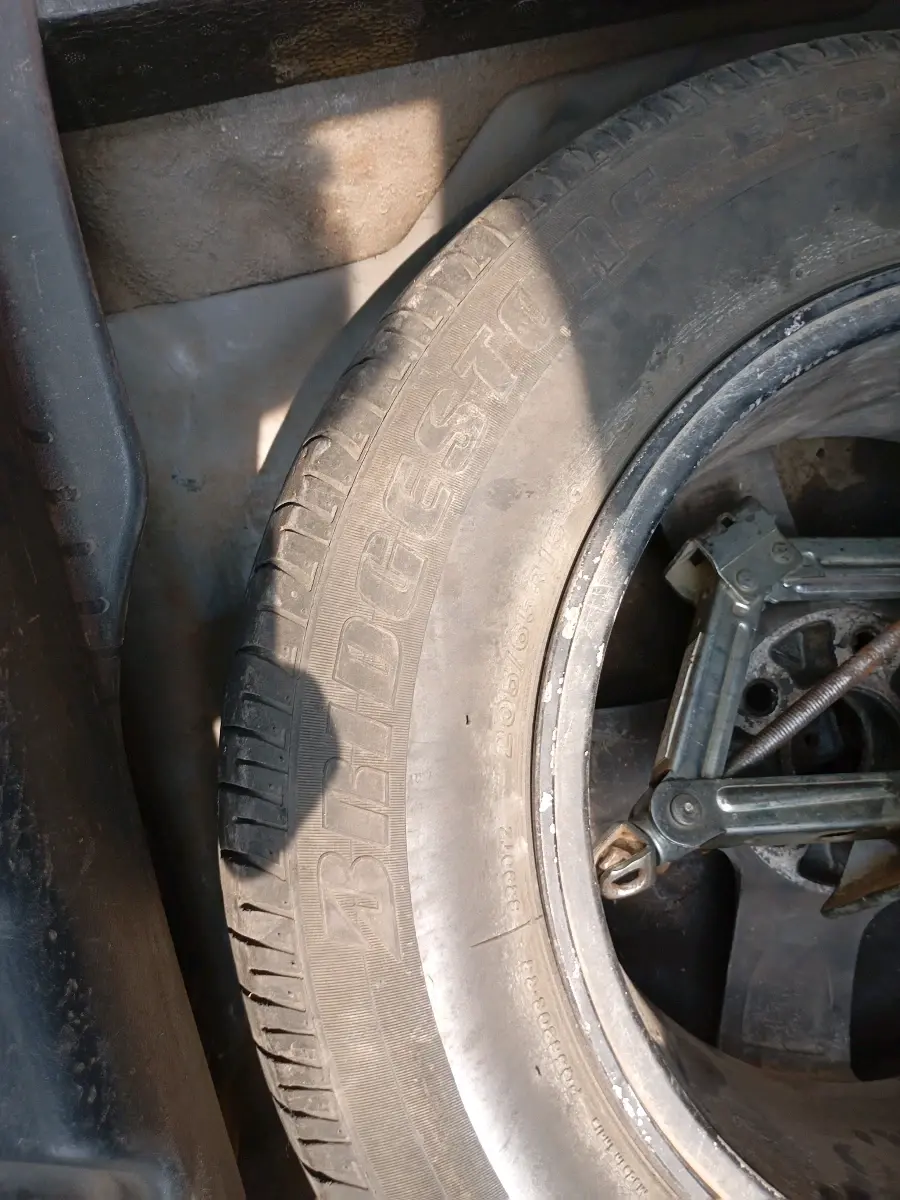 2006 Honda Accord 2.4L VTI-L AT, Petrol, Automatic, 1,77,829 km, tyre