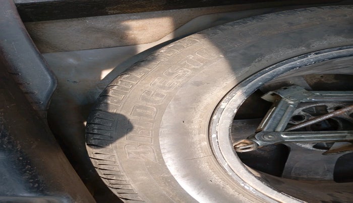 2006 Honda Accord 2.4L VTI-L AT, Petrol, Automatic, 1,77,829 km, tyre