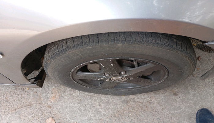 2006 Honda Accord 2.4L VTI-L AT, Petrol, Automatic, 1,77,829 km, tyre