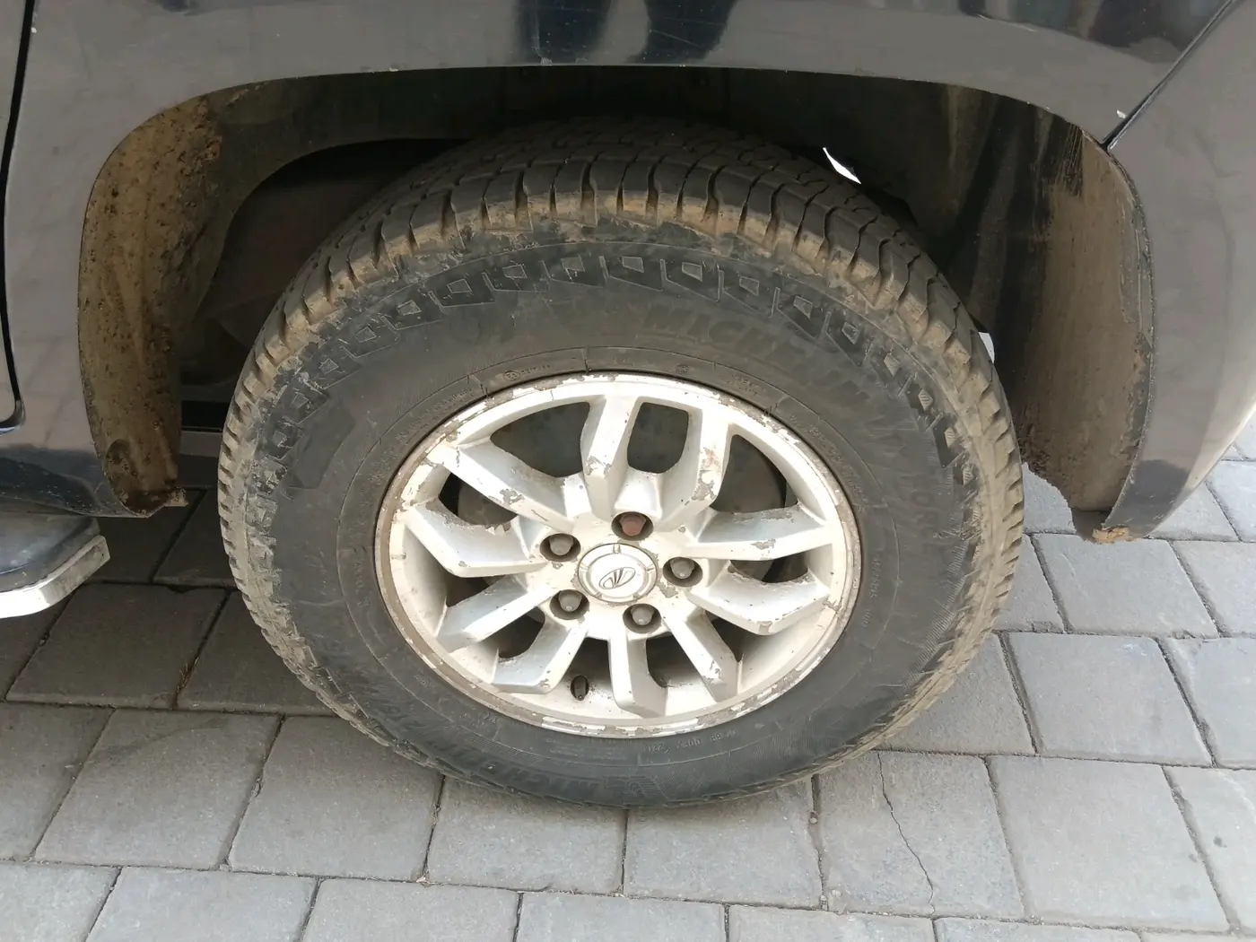 2015 Mahindra TUV300 T8, Diesel, Manual, 1,55,624 km, tyre