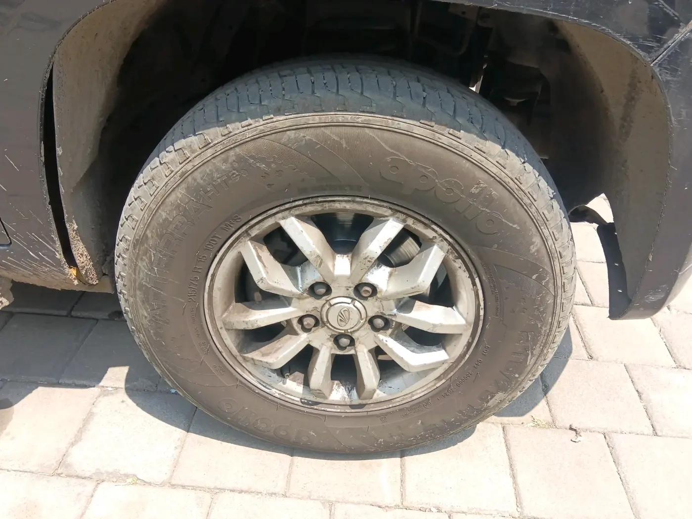 2015 Mahindra TUV300 T8, Diesel, Manual, 1,55,624 km, tyre