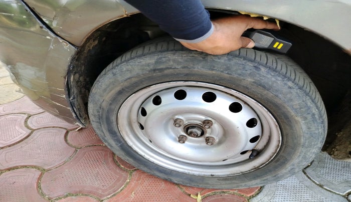 2014 Chevrolet Sail UVA 1.2 BASE, Petrol, Manual, 1,17,772 km, tyre