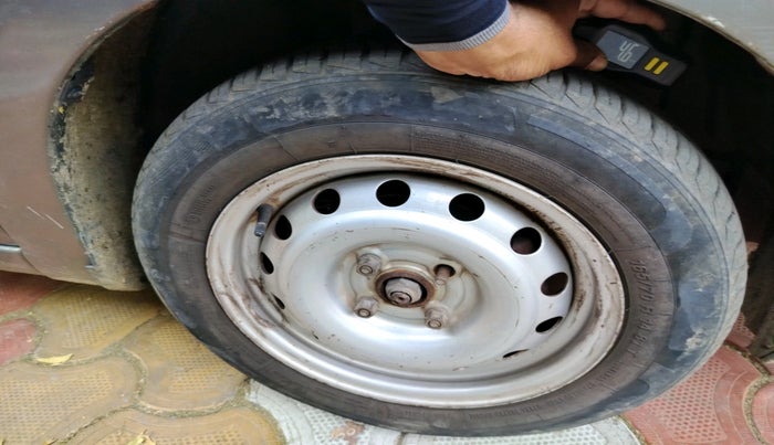 2014 Chevrolet Sail UVA 1.2 BASE, Petrol, Manual, 1,17,772 km, tyre