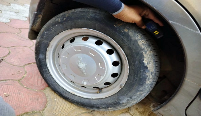 2014 Chevrolet Sail UVA 1.2 BASE, Petrol, Manual, 1,17,772 km, tyre