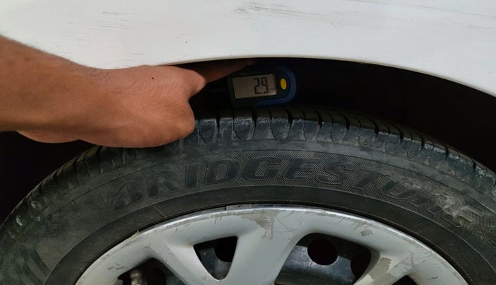 2017 Hyundai Grand i10 SPORTZ (O) 1.2 KAPPA VTVT, CNG, Manual, 99,097 km, tyre