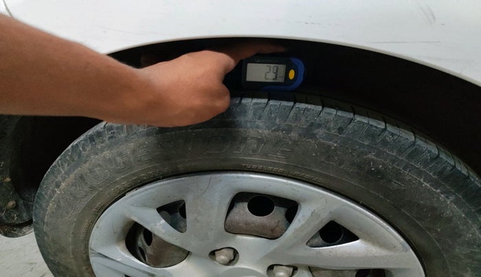 2017 Hyundai Grand i10 SPORTZ (O) 1.2 KAPPA VTVT, CNG, Manual, 99,097 km, tyre