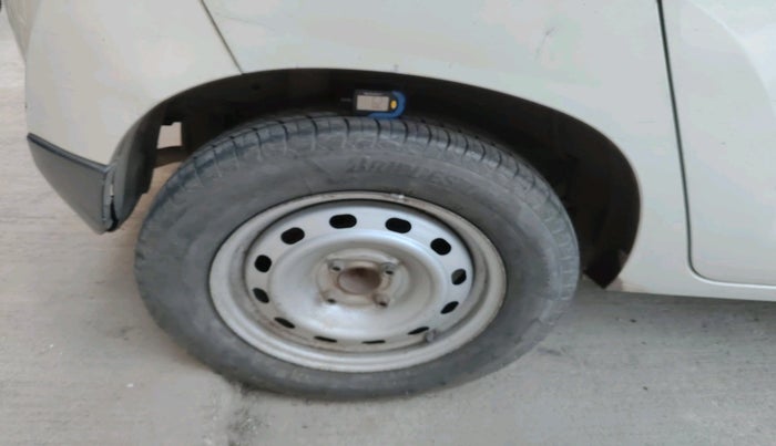 2018 Mahindra Kuv100 K2 TRIP CNG, CNG, Manual, 1,01,713 km, tyre