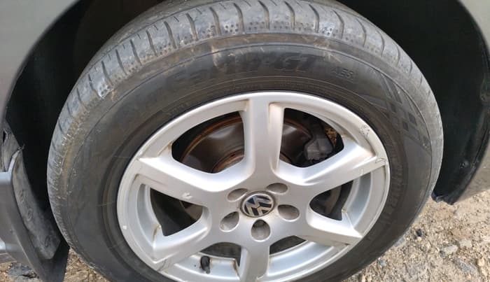 2014 Volkswagen Vento HIGHLINE DIESEL 1.6, Diesel, Manual, 1,90,749 km, tyre
