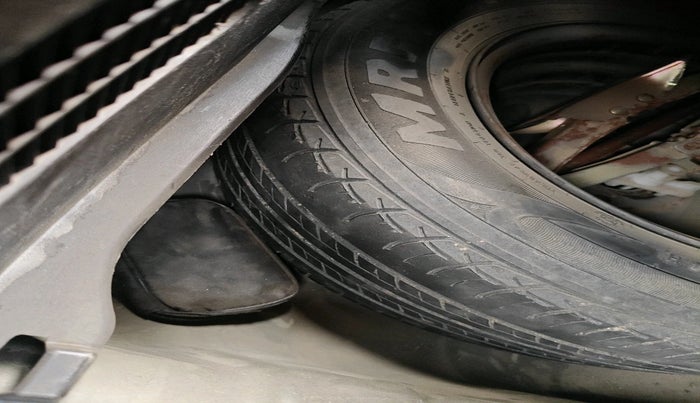 2011 Hyundai i20 SPORTZ 1.2, CNG, Manual, 1,44,564 km, tyre