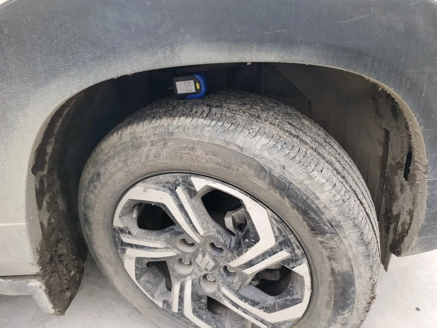 2023 Maruti BREZZA LXI SMART HYBRID, Petrol, Manual, 29,300 km, tyre