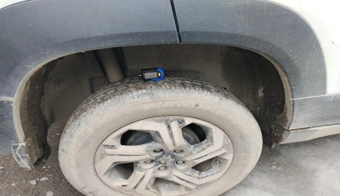 2023 Maruti BREZZA LXI SMART HYBRID, Petrol, Manual, 29,300 km, tyre