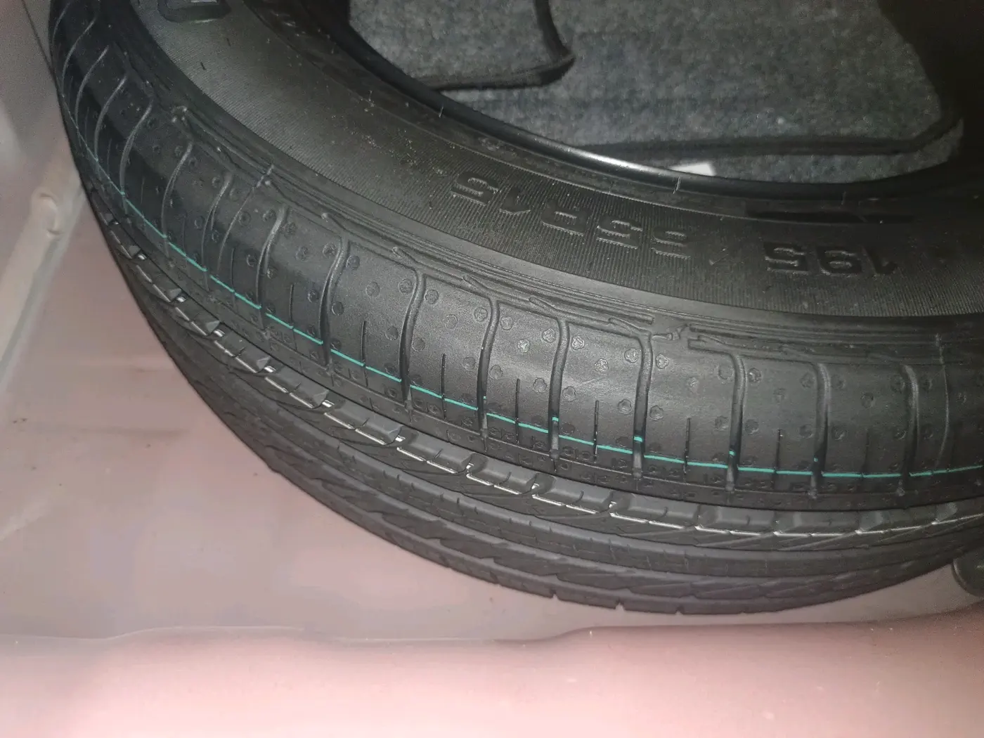 2023 KIA SONET HTX 1.5 AT, Diesel, Automatic, 42,000 km, tyre