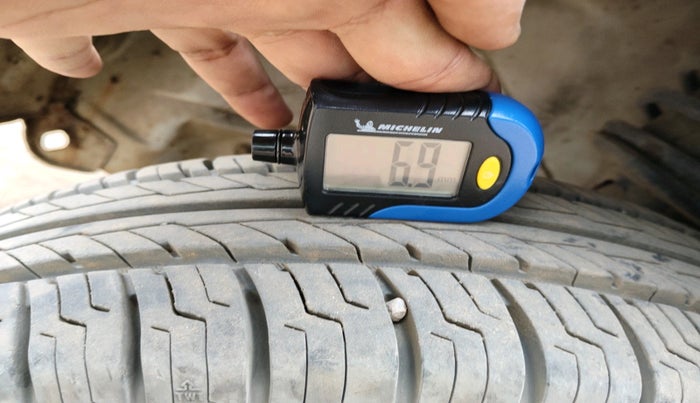 2010 Maruti Wagon R 1.0 LXI, CNG, Manual, 1,23,627 km, tyre