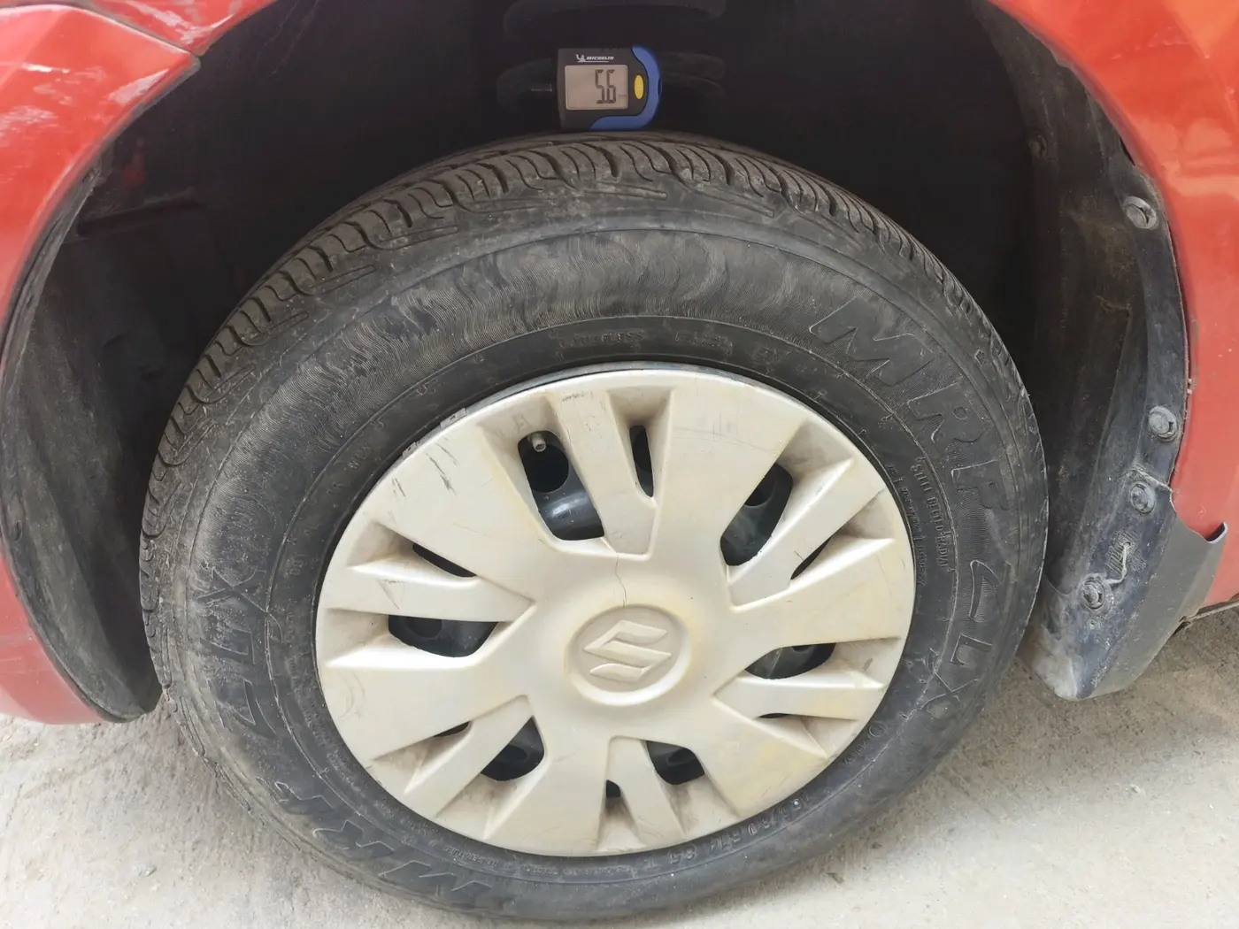 2009 Maruti Swift VXI 1.3, Petrol, Manual, 1,01,692 km, tyre