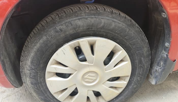 2009 Maruti Swift VXI 1.3, Petrol, Manual, 1,01,692 km, tyre