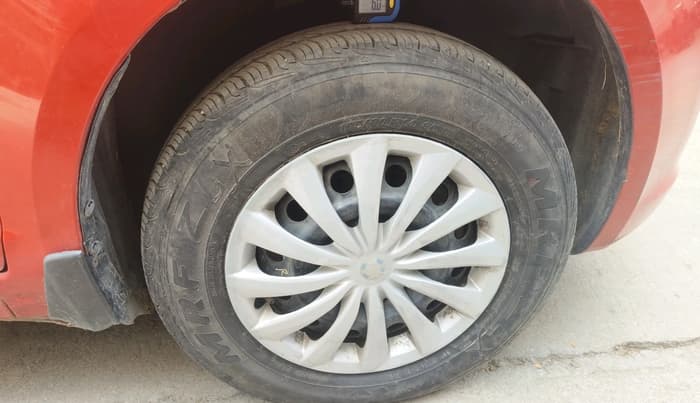 2009 Maruti Swift VXI 1.3, Petrol, Manual, 1,01,692 km, tyre