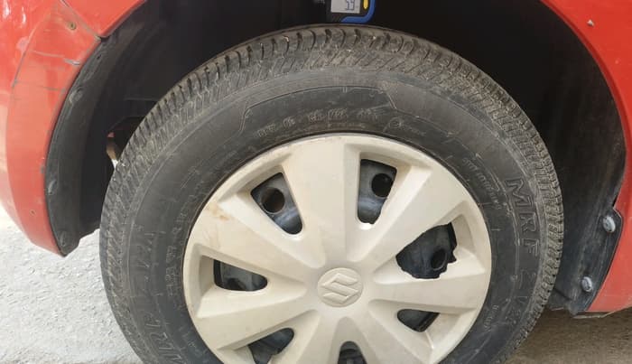 2009 Maruti Swift VXI 1.3, Petrol, Manual, 1,01,692 km, tyre
